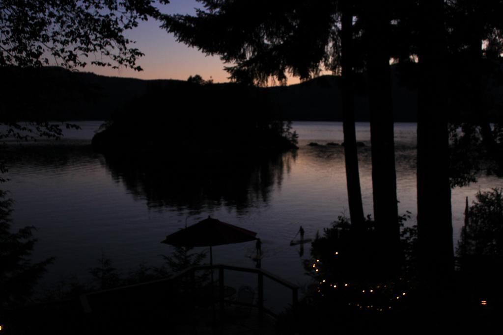 Tranquility Bay Waterfront Inn Sechelt Exterior foto