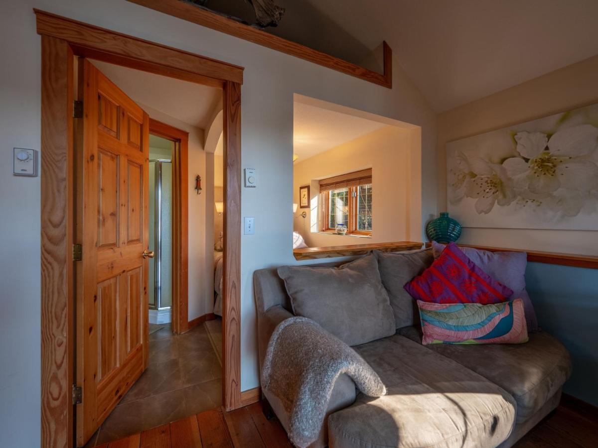 Tranquility Bay Waterfront Inn Sechelt Exterior foto
