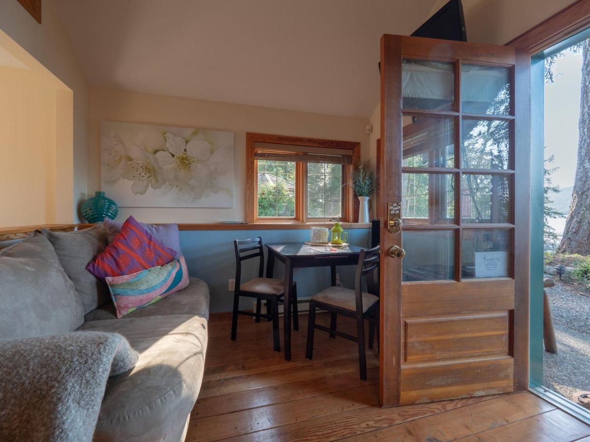 Tranquility Bay Waterfront Inn Sechelt Exterior foto