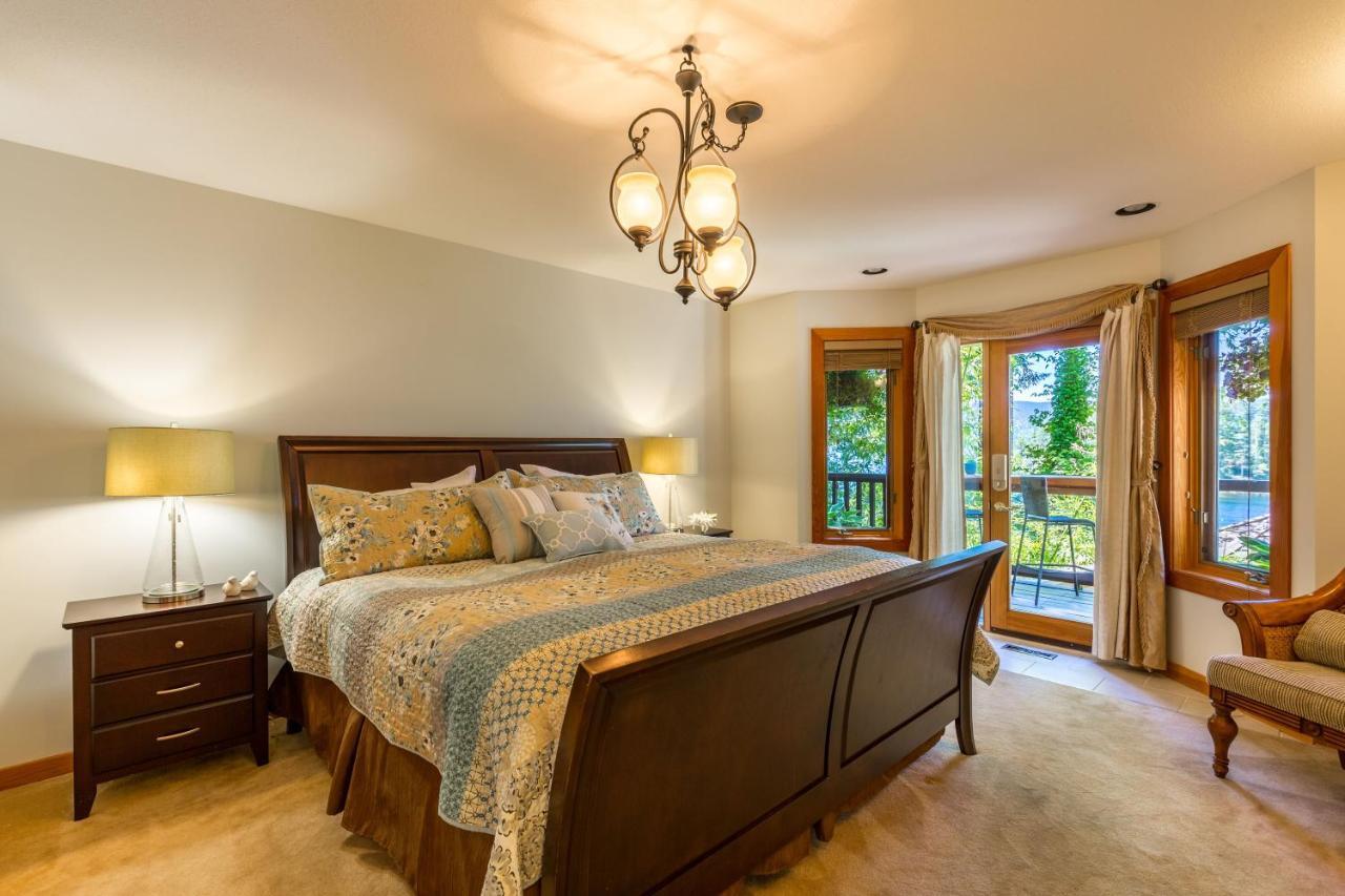 Tranquility Bay Waterfront Inn Sechelt Exterior foto
