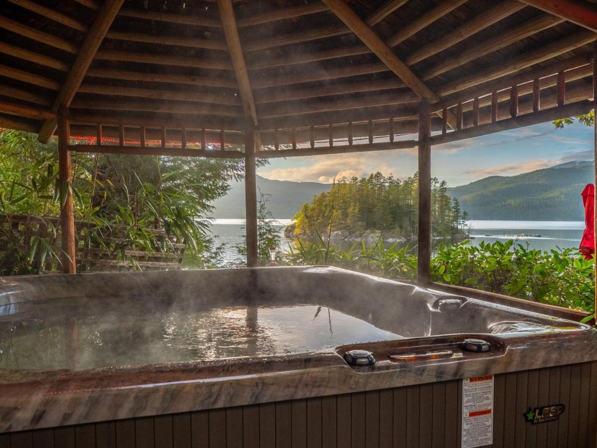 Tranquility Bay Waterfront Inn Sechelt Exterior foto